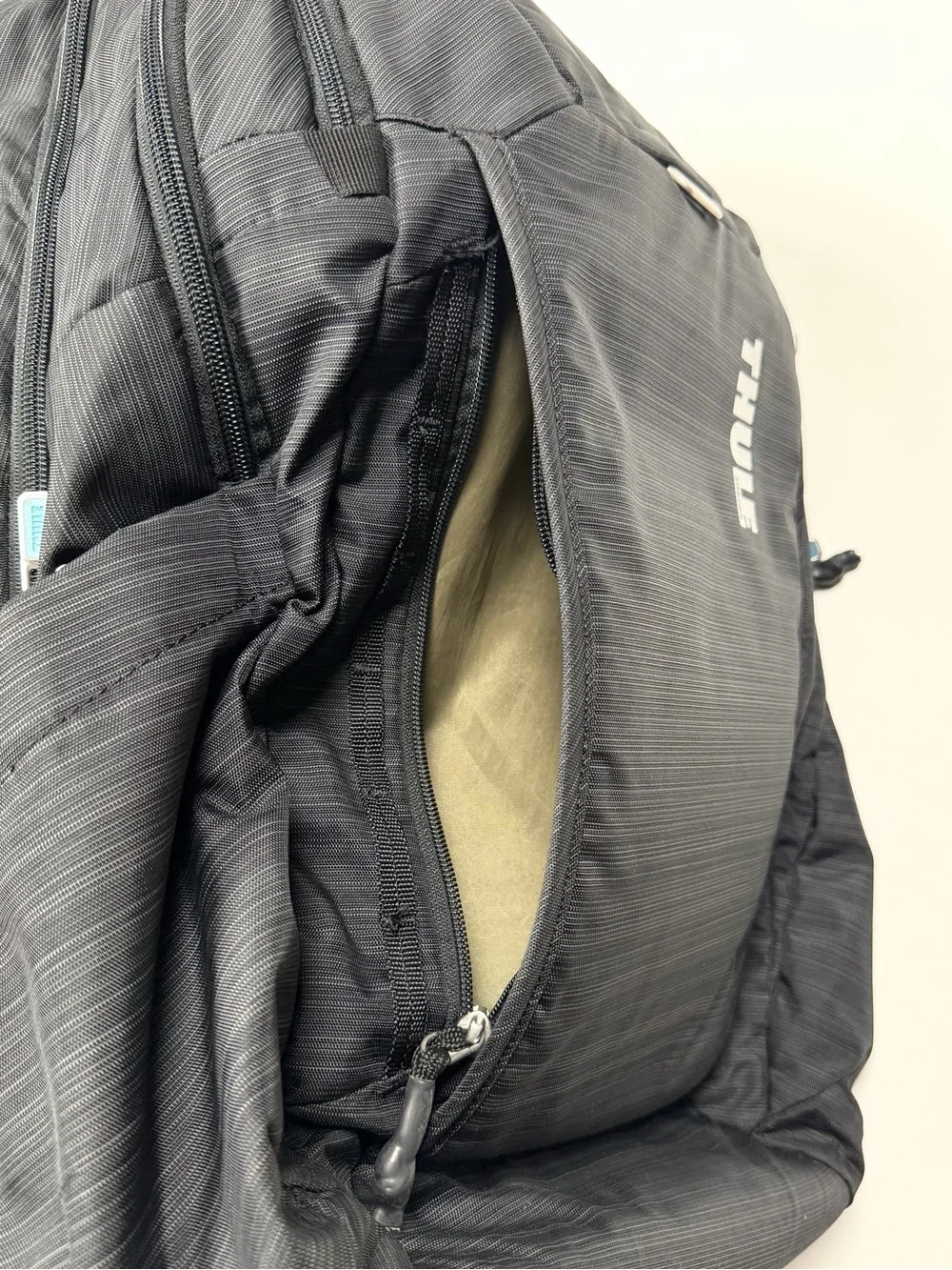 Thule Construct 28L Black Laptop Backpack Travel Work Commuter Bag